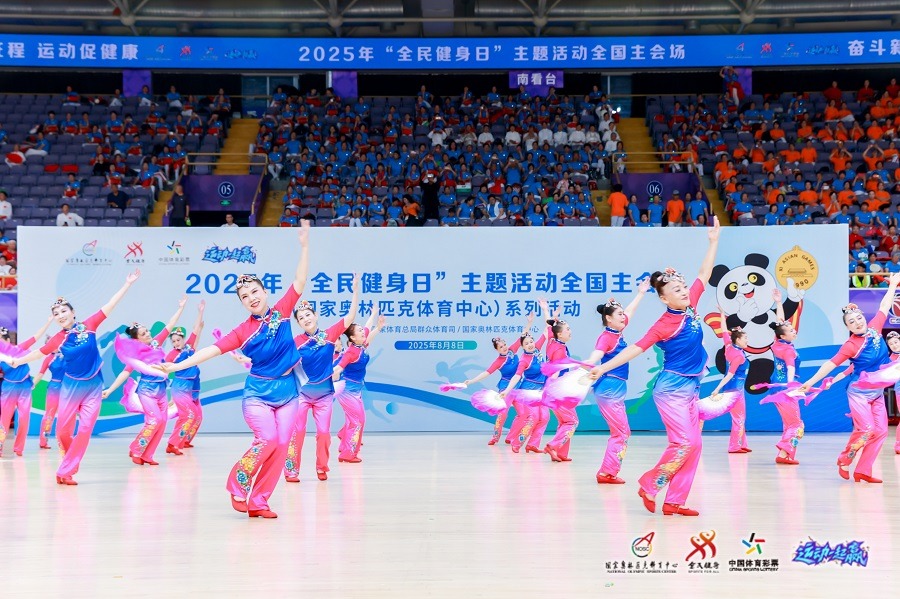 每体：巴萨正关注范德芬，后者已决定今夏离开热刺且首选巴萨