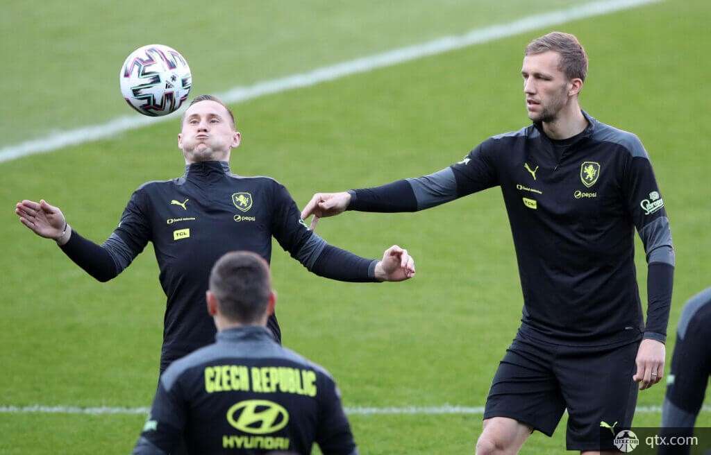 而韩德君则 而韩德君则