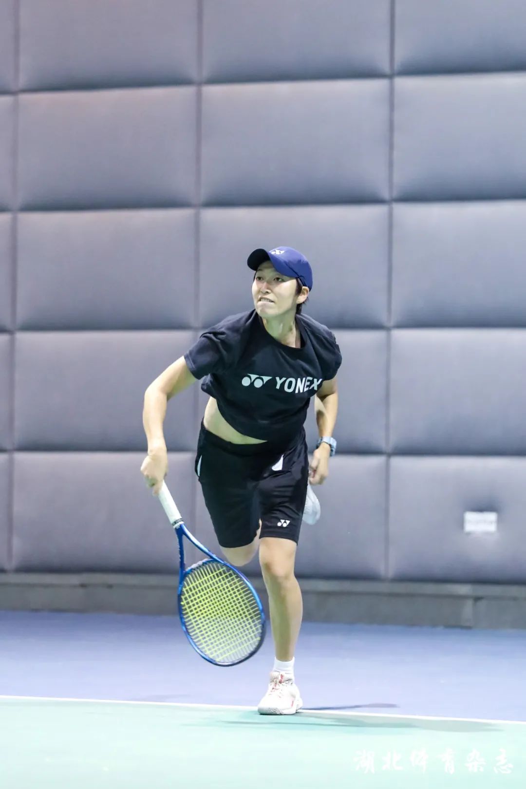 他的表现似 他的表现似