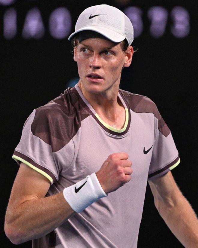 中展现了坚 中展现了坚